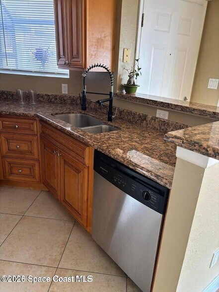 Building Photo - 1801 Island Club Dr