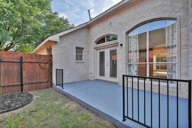 Building Photo - 1016 Savanna Ln