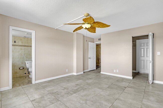 Building Photo - 1160 Hillsboro Mile