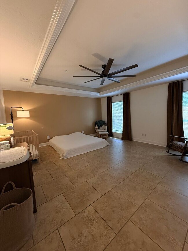 Building Photo - PRIME location Kenwood home with a great backyard!