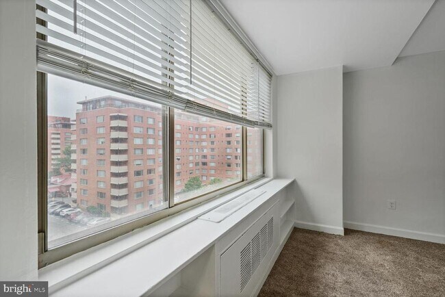 Building Photo - 1121 Arlington Blvd