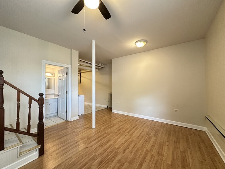 Building Photo - 4400 N Winchester Ave