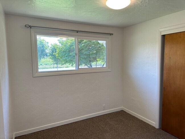 Building Photo - 4 bedroom, 1 bath Country Home for rent!  MOVE IN SPECIAL!