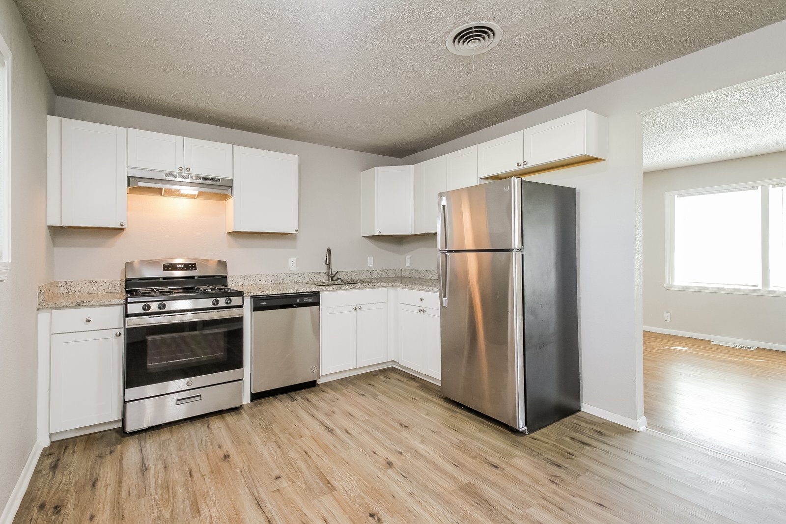 Building Photo - 875 E 53rd St N