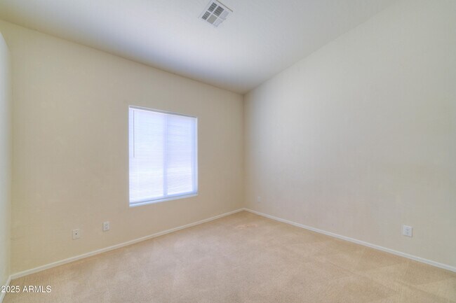 Building Photo - 8900 E Rainier Dr