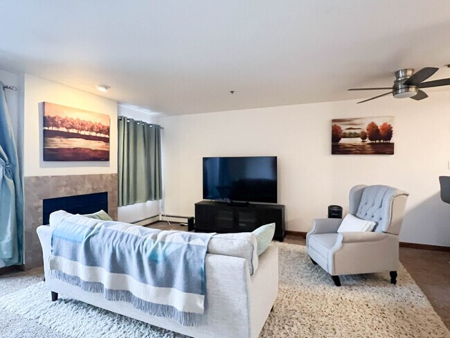 Primary Photo - 1170 Denali St