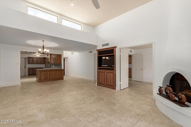 Building Photo - 10627 E Fanfol Ln
