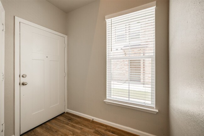 Building Photo - 211 Pk Pl Cir