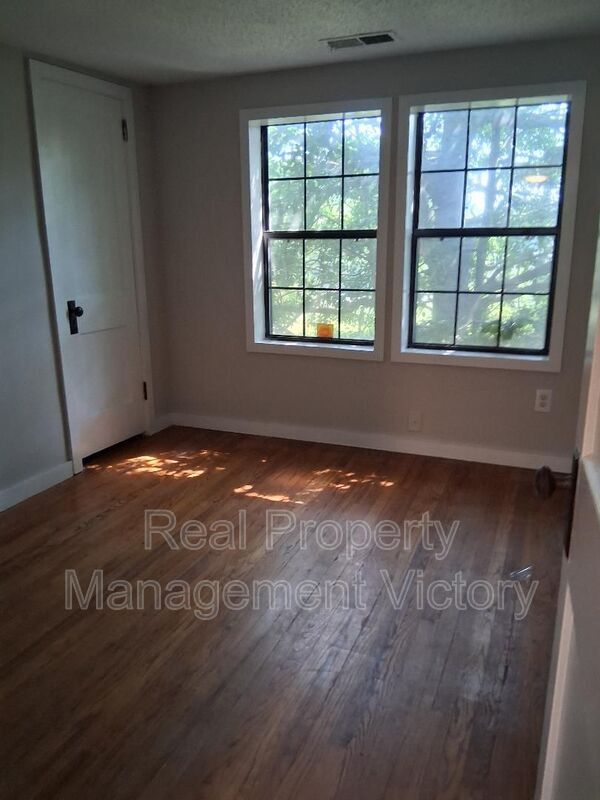 Building Photo - 1116 Potter Ave
