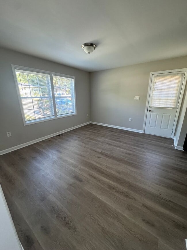 Building Photo - Wonderful open floor plan. New carpet.