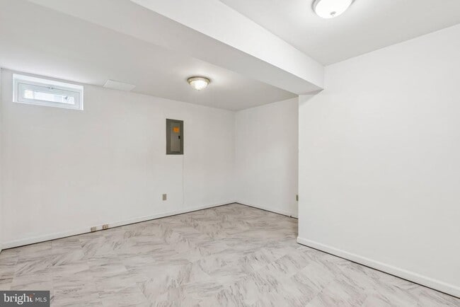 Building Photo - 8277 Crestmont Cir