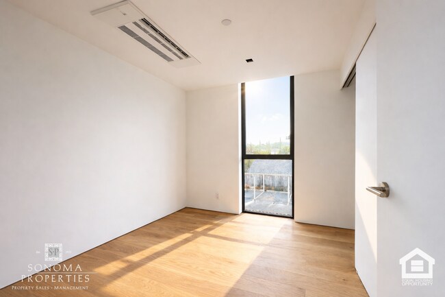 Building Photo - 1207-1209 Broadway