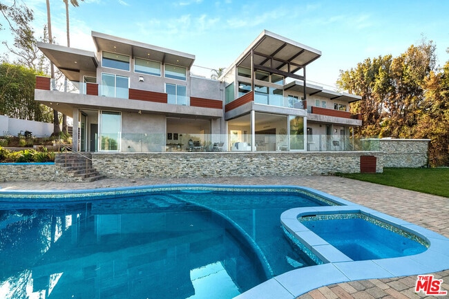 Building Photo - 770 Paseo Miramar