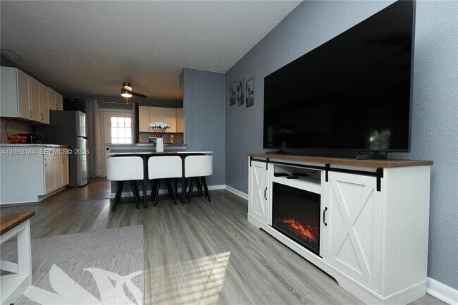 Building Photo - 742 Granada St