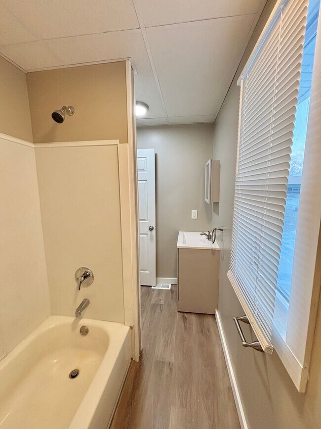 Building Photo - 1378-1382-1382 Dewey Ave