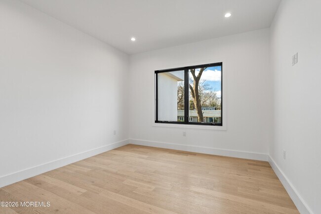 Building Photo - 150 Ampere Ave