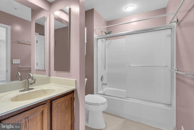 Building Photo - 9354 Sombersby Ct