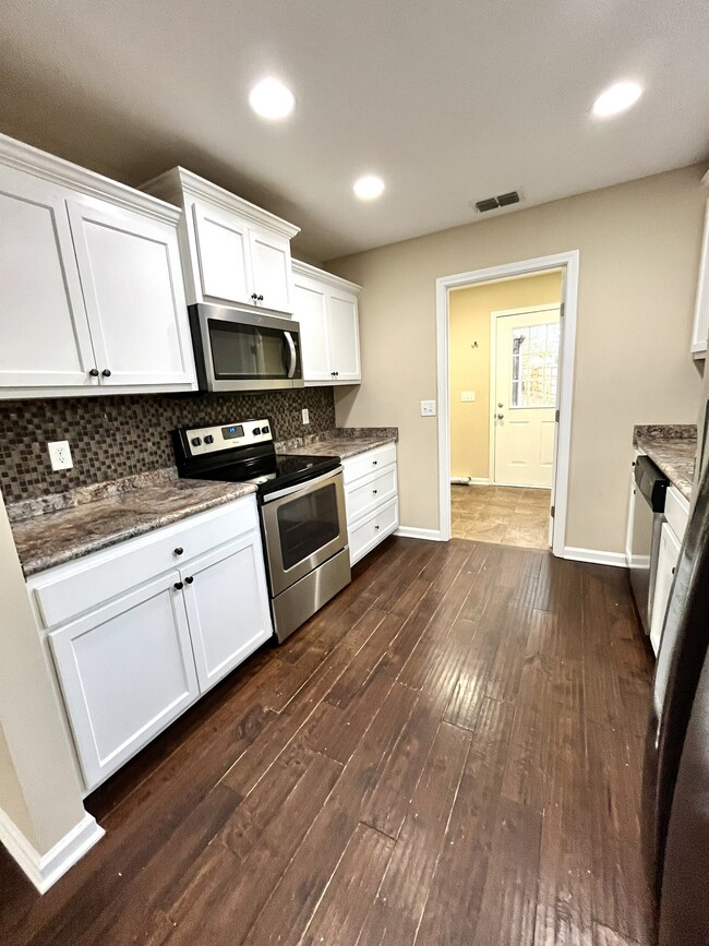 Building Photo - 803 Riley Creek Rd