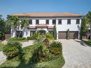 Building Photo - 2211 NE 43rd St