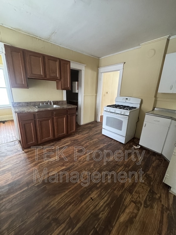 Building Photo - 100-102 Weyl Street