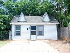 Building Photo - 2415 N Linn Ave