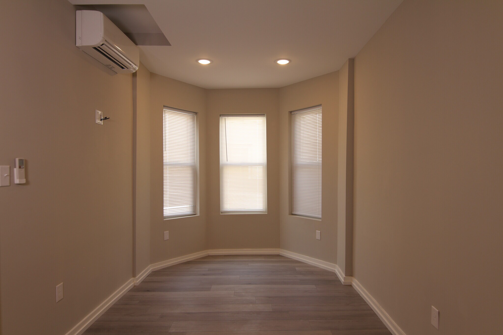 Building Photo - 3945 Baring St