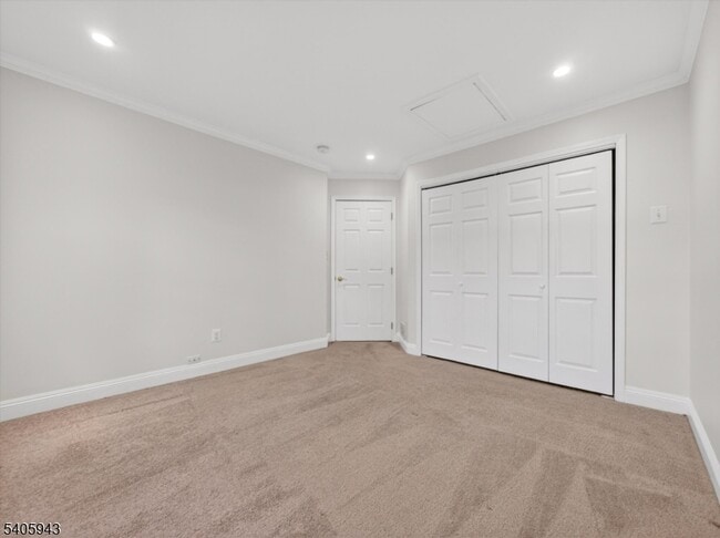 Building Photo - 124 Barclay Dr