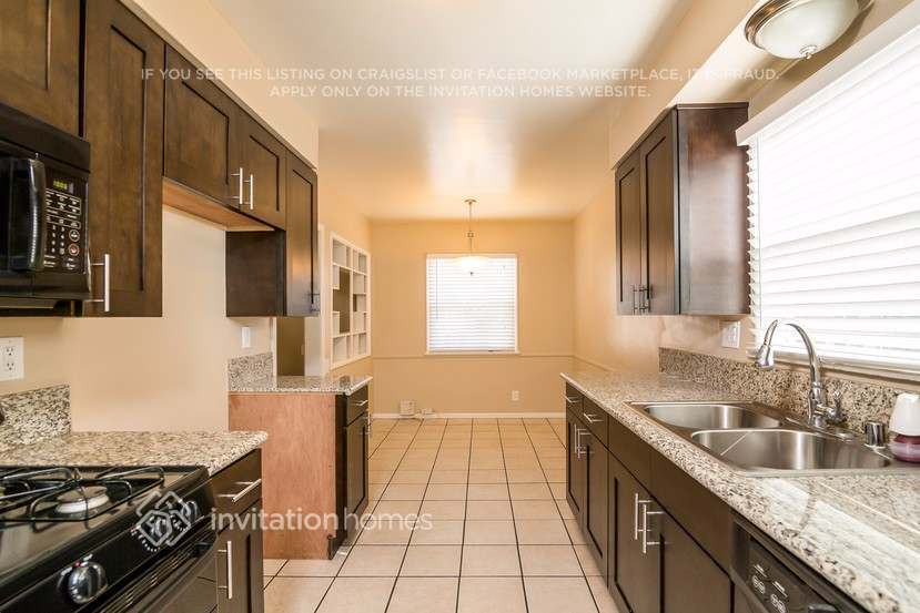 Building Photo - 2109 W Orange Grove Ave