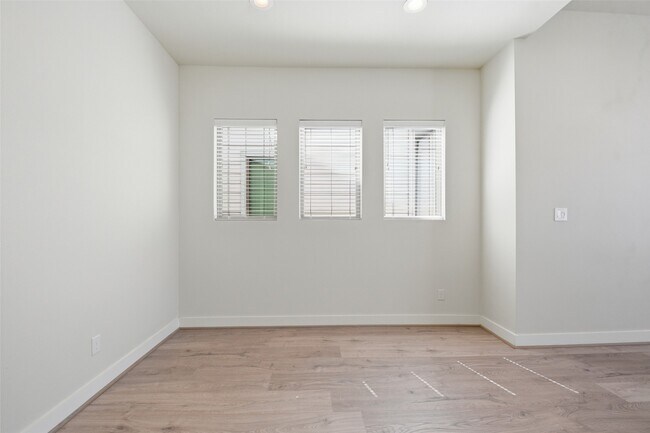 Building Photo - 1106 Yellow Pl