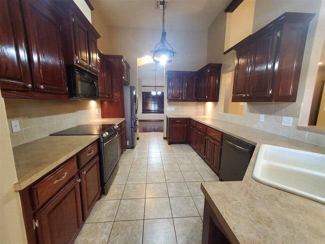 Building Photo - 2802 NE Scottsdale Cir