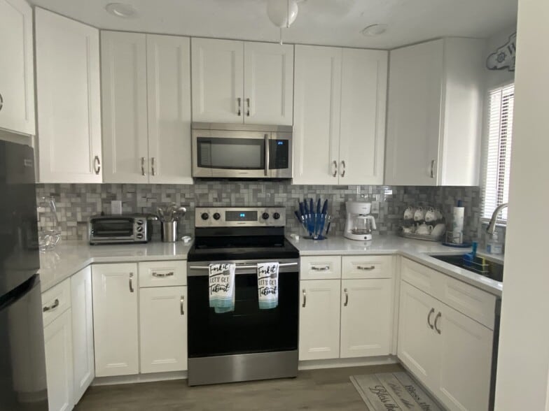 Building Photo - 1634 Stickney Point Rd