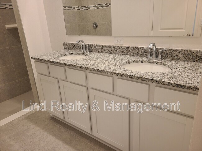 Building Photo - 15 Riptide Pl
