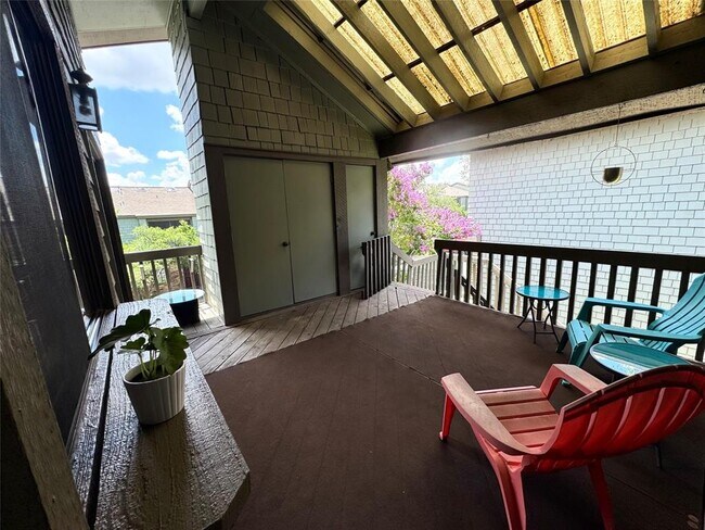 Building Photo - 7122 Wood Hollow Dr