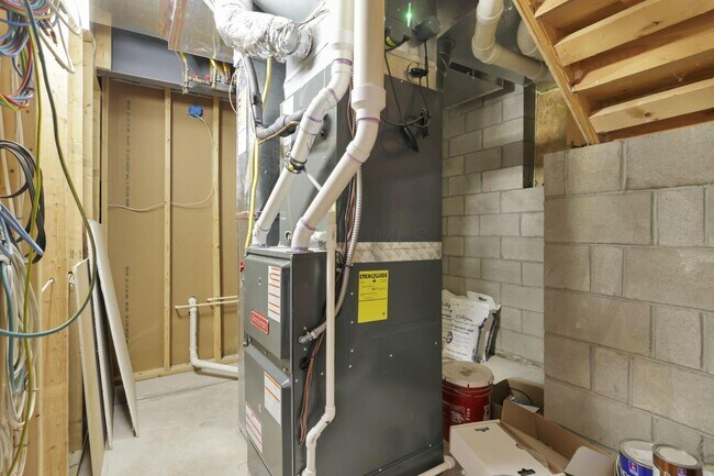 Building Photo - 7090 Dean Farm Rd