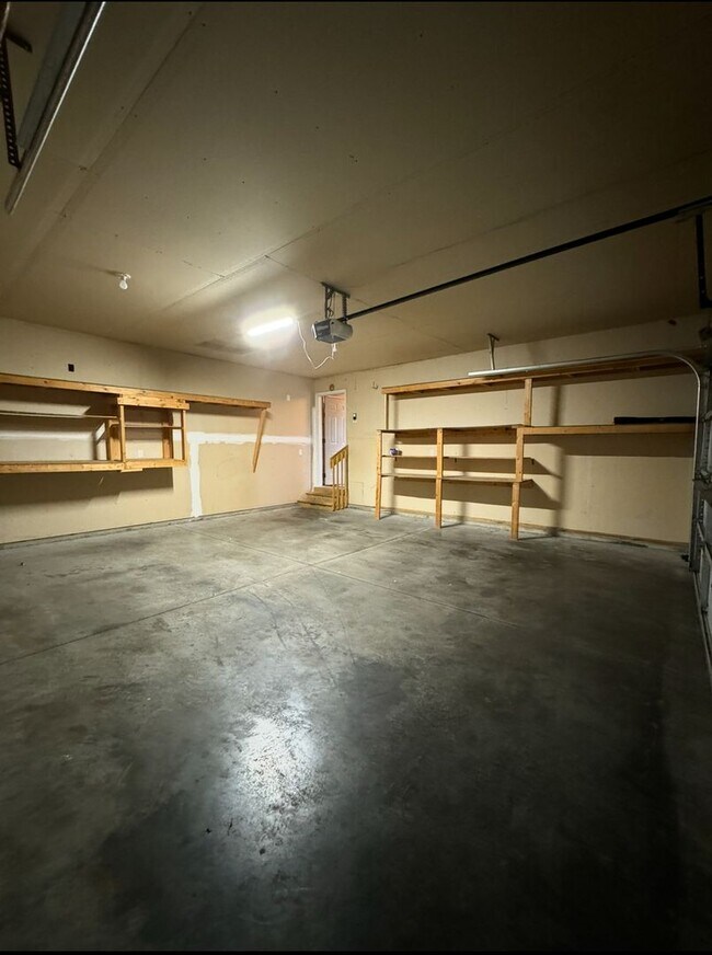 Building Photo - Dogs are welcome no cats this property does not participate in Section 8. Available January 1, 20...