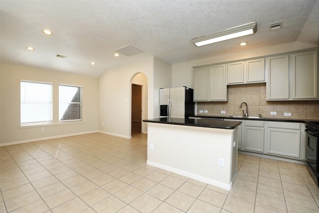 Building Photo - 8231 Gran Villa Dr