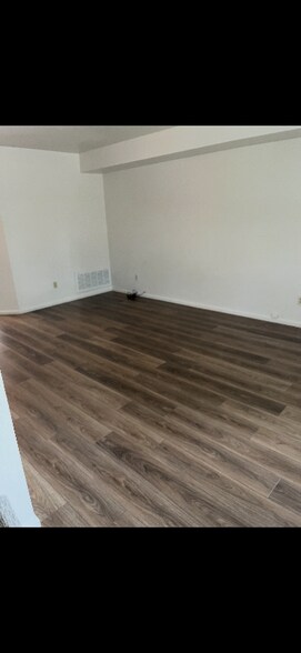 Building Photo - 5275 Columbine Ln