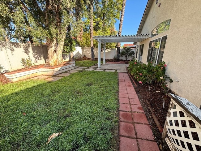 Building Photo - Charming one story home in Mission Village Gated Community