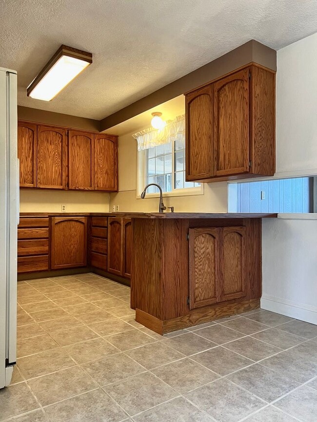 Building Photo - 3 Bedroom, 2.5 Bath House
