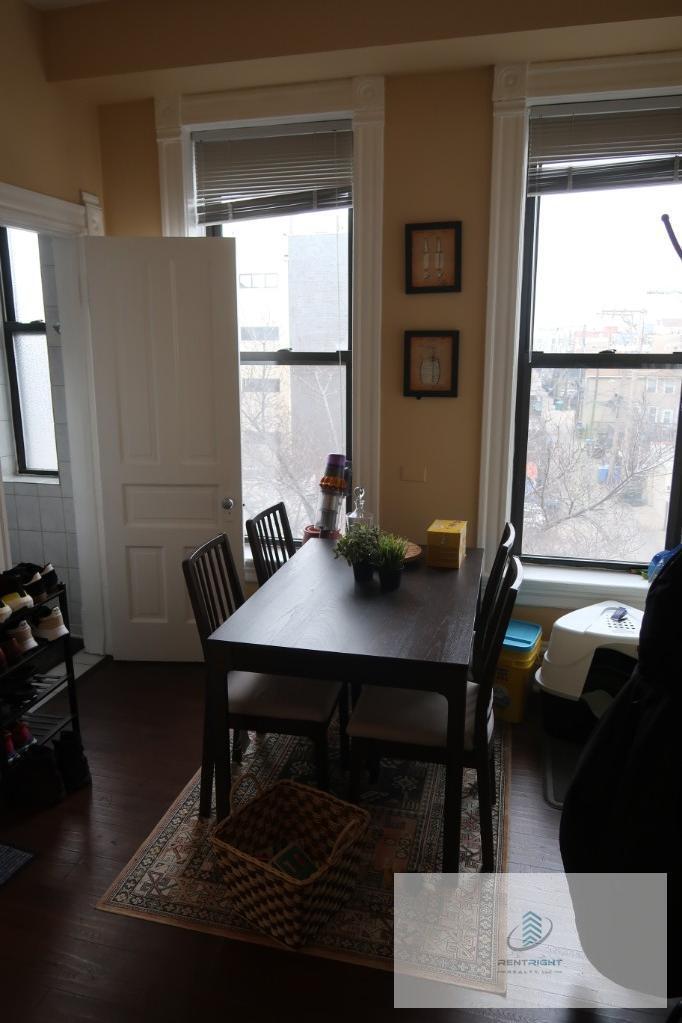 Building Photo - 1547 W Blackhawk St