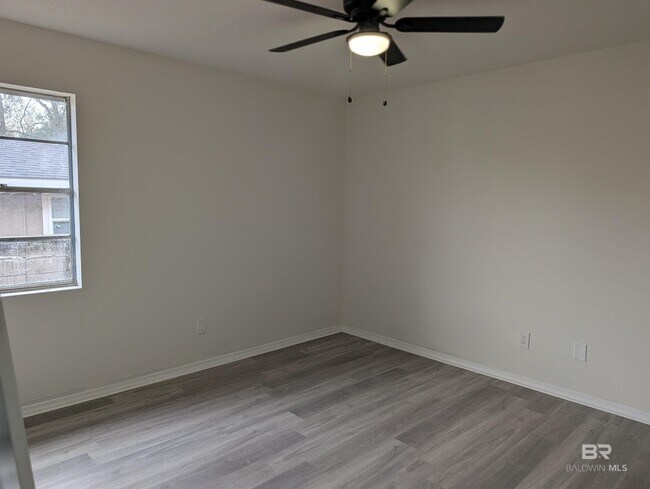 Building Photo - 3755 Pleasant Valley Rd