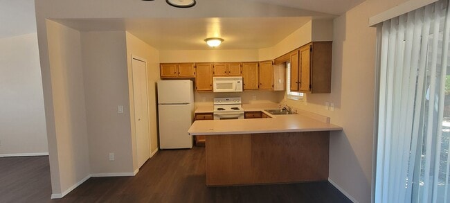 Building Photo - 3 Bedroom 2 Bath home