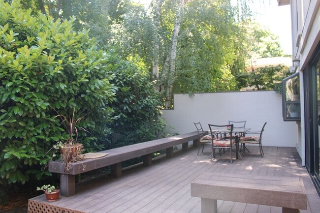 Building Photo - 400 Hartnell Pl