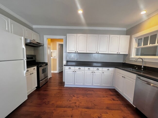 Building Photo - Charming Petaluma Home Near Downtown