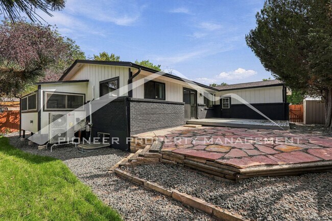 Building Photo - 648 Buchanan Ln