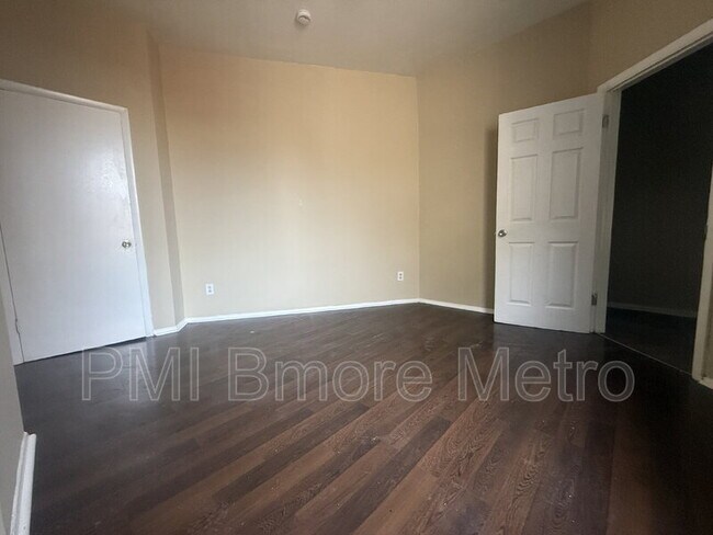 Building Photo - 720 Newington Ave