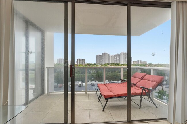 Building Photo - 3675 N Country Club Dr