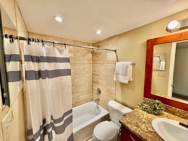 Building Photo - $500 Off First Month's Rent!!!! Charming One-Bedroom near Downtown Seattle!!!