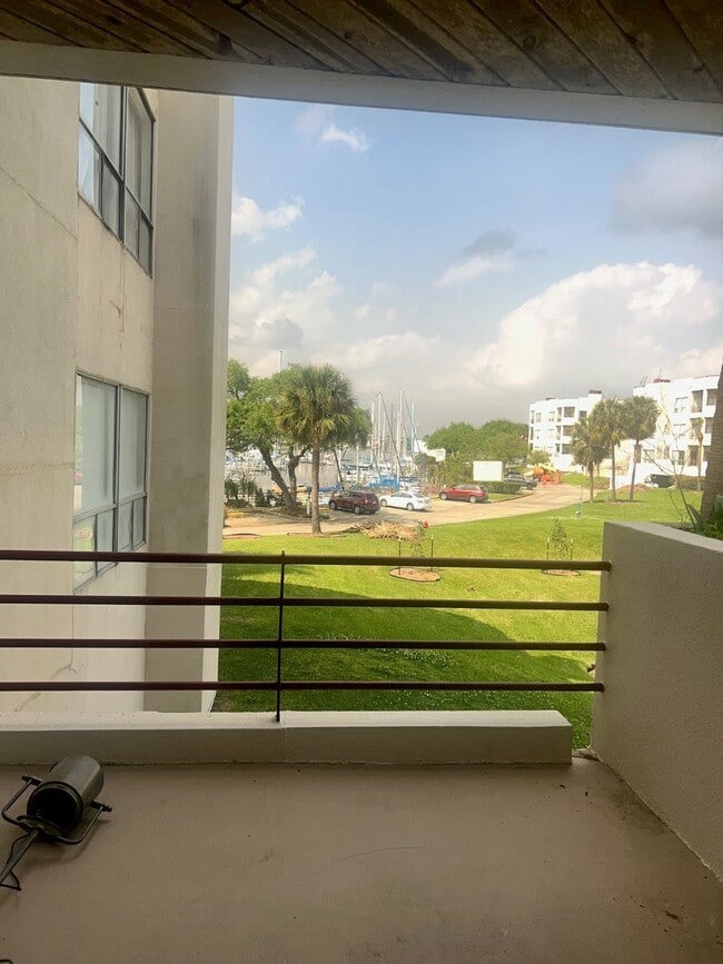 Building Photo - 1306 Marina Bay Dr