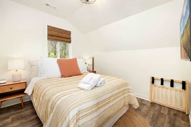 Building Photo - 8442 E McNelly Rd